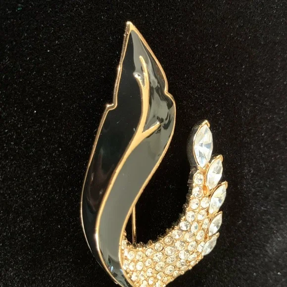 VINTAGE Crown Trifari Brooch - Picture 4 of 12